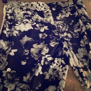 Easy fit pants. Floral